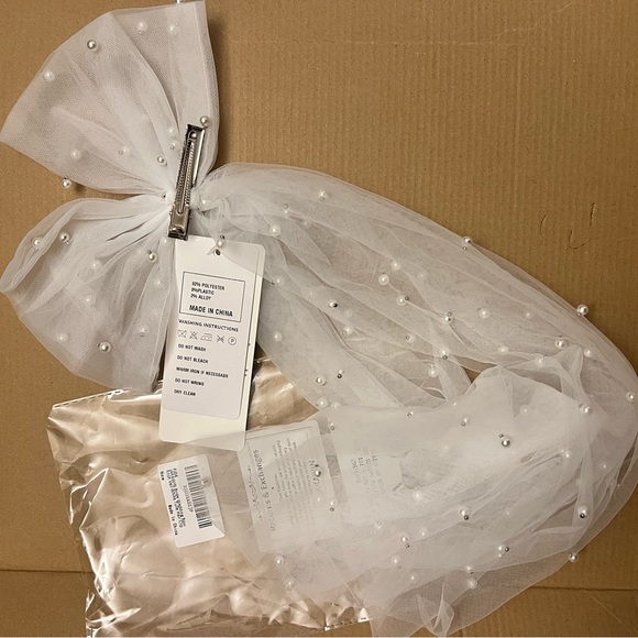 Bow Veil White Tulle - Picture 1 of 6